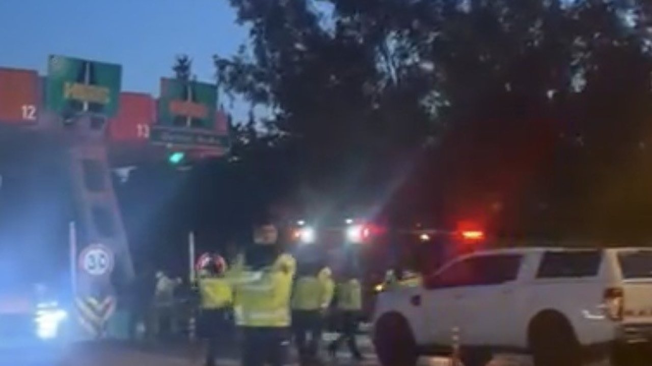 İzmir’de kaza yapan araçta yangın çıktı, sürücü hayatını kaybetti