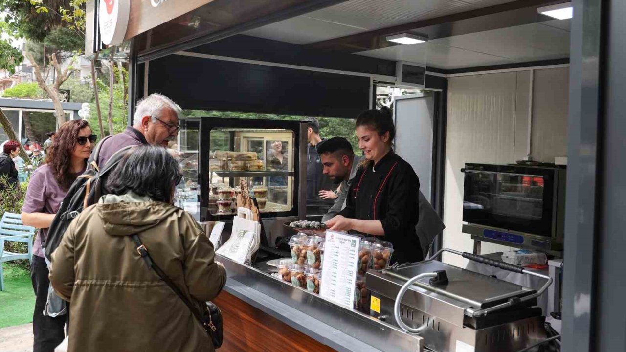 Menderes Park’ta Vegan Kafe dönemi yoğun ilgiyle başladı