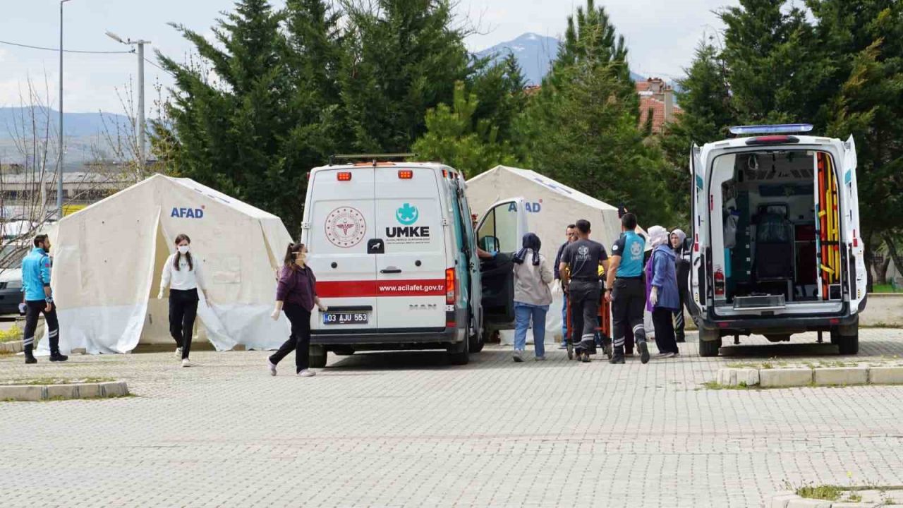 Tatbikat için canlı canlı tabuta girdi
