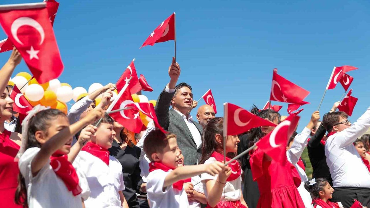 Aliağa’nın özel çocuklarından rengarenk 2. Bahar Şenliği