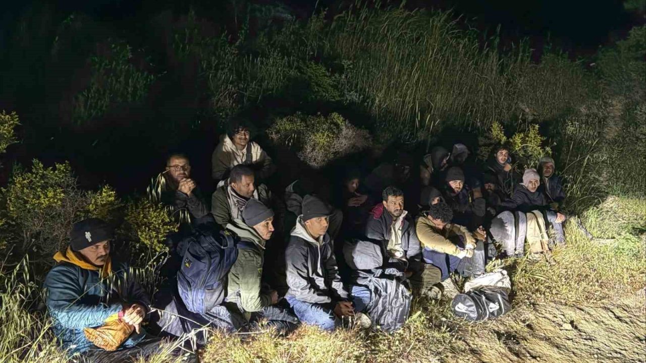Çeşme’de 21 kaçak göçmen yakalandı, 1 organizatör tutuklandı