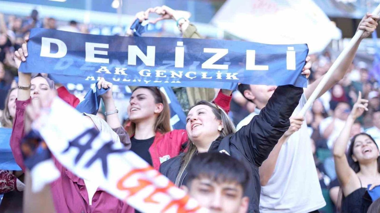 Denizlili gençler ‘Bir Gençlik Şöleni’ne damga vurdu