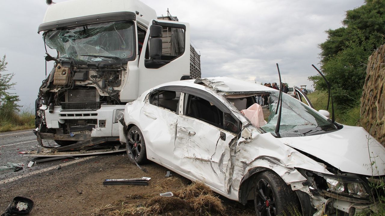 Kula’da zincirleme trafik kazası: 8 yaralı, 1 gözaltı