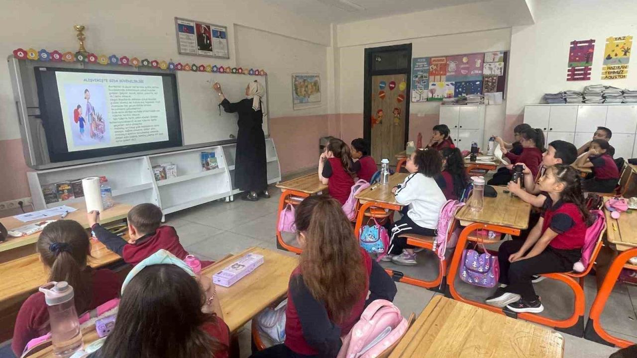 Kütahya’da öğrencilere "Okullarda Gıda Güvenilirliği ve Gıda İsrafı" eğitimi verildi