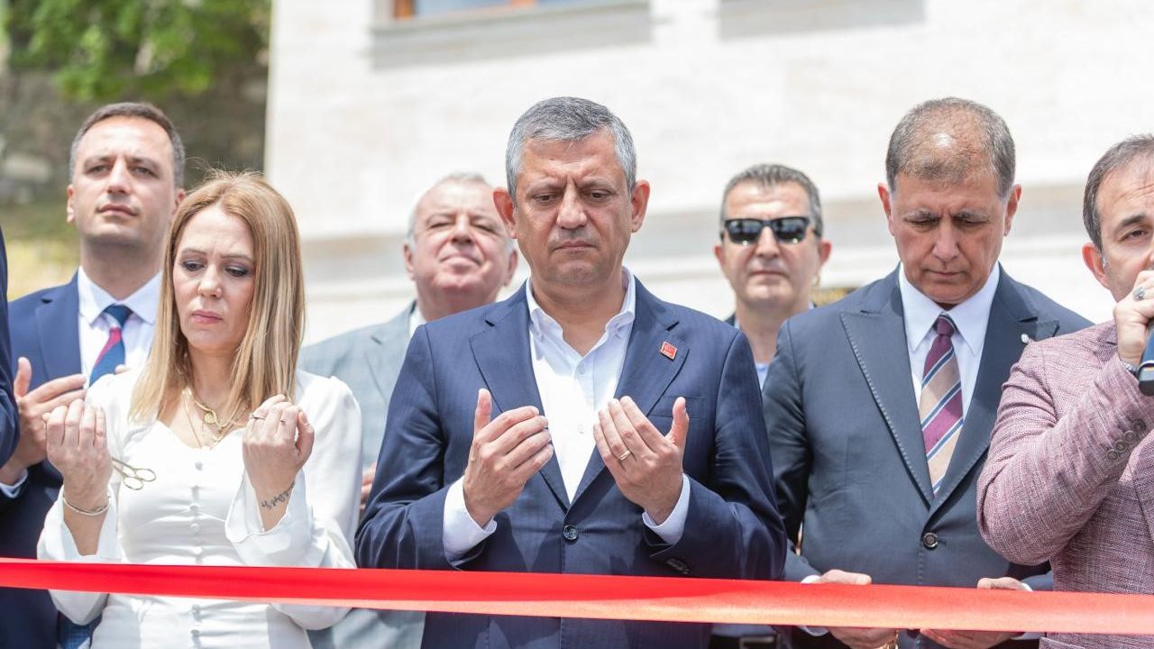 Özgür Özel Bornova’da toplu açılış törenlerine katıldı