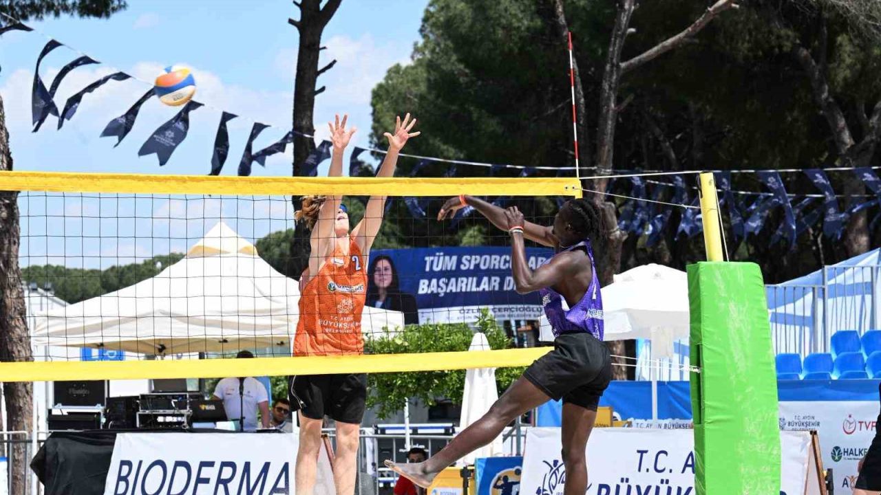 Plaj voleybolunun kalbi Aydın Tekstil Park’ta atıyor