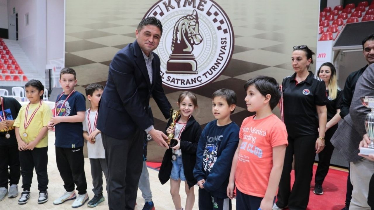 Satranç tutkunları Aliağa’da buluştu