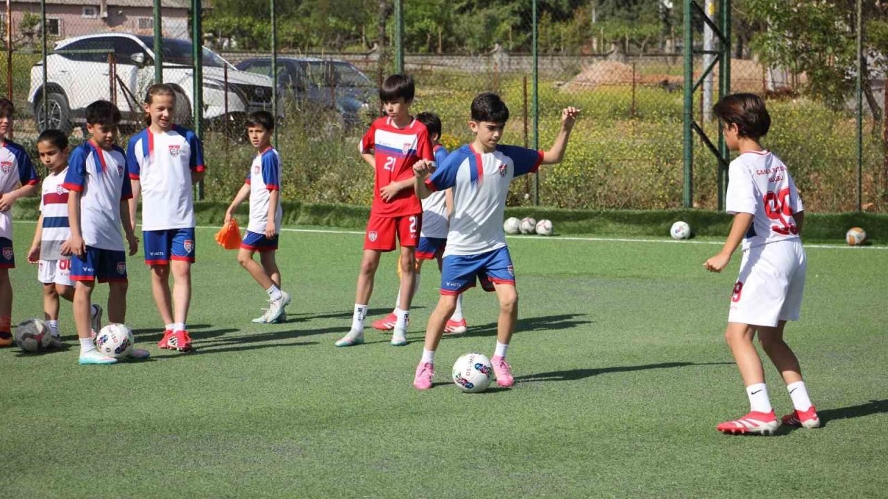 Şenol Ünlü: "Futbol okulları ticarethaneye döndü"