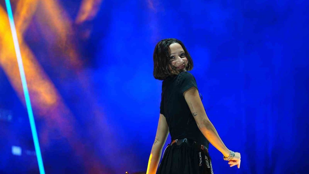 Zeynep Bastık’tan Manisa’da konser
