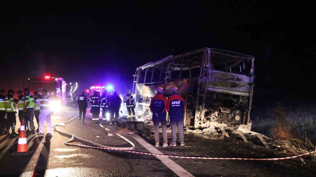 8 kişinin öldüğü otobüs kazasında hayatını kaybedenlerin 6’sının cenazeleri teslim edildi