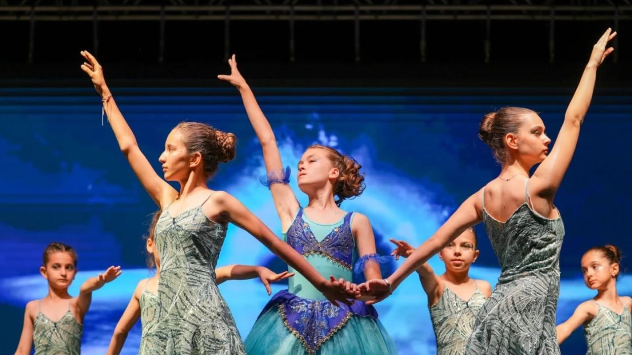 Aliağalılar sanat ve dansın büyüsünde buluştu