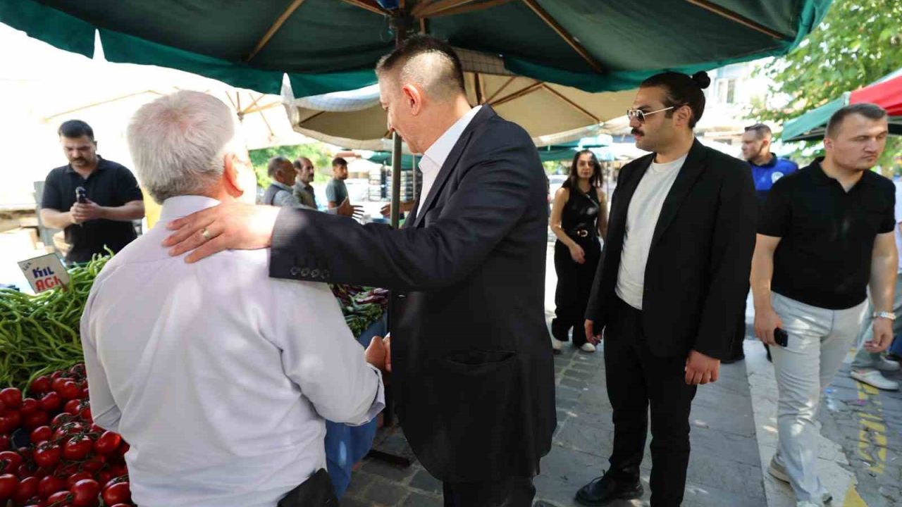 Başkan Şimşek, pazarcı esnafı ve vatandaşların sorunlarını dinledi