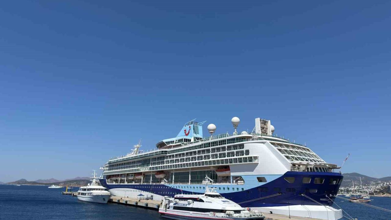 Bodrum’a turist akını; Deniz yoluyla 1760 turist geldi