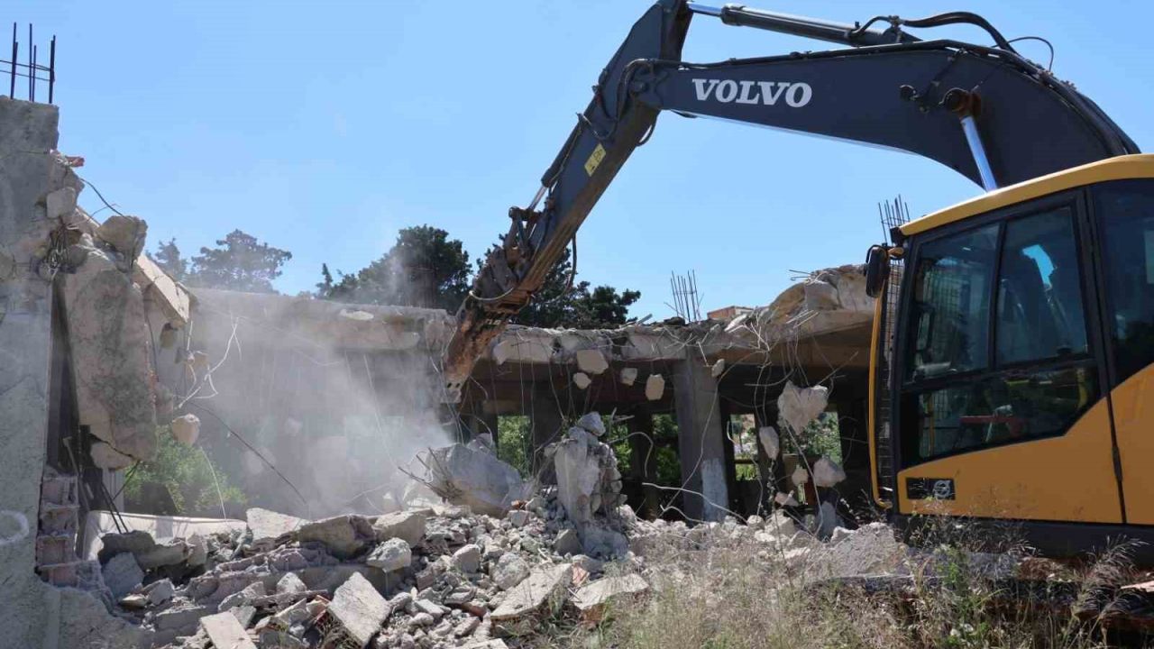 Bodrum’da 45 kaçak yapı yıkıldı