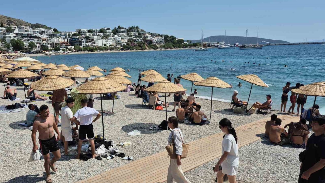 Bodrum’da sahiller doldu taştı