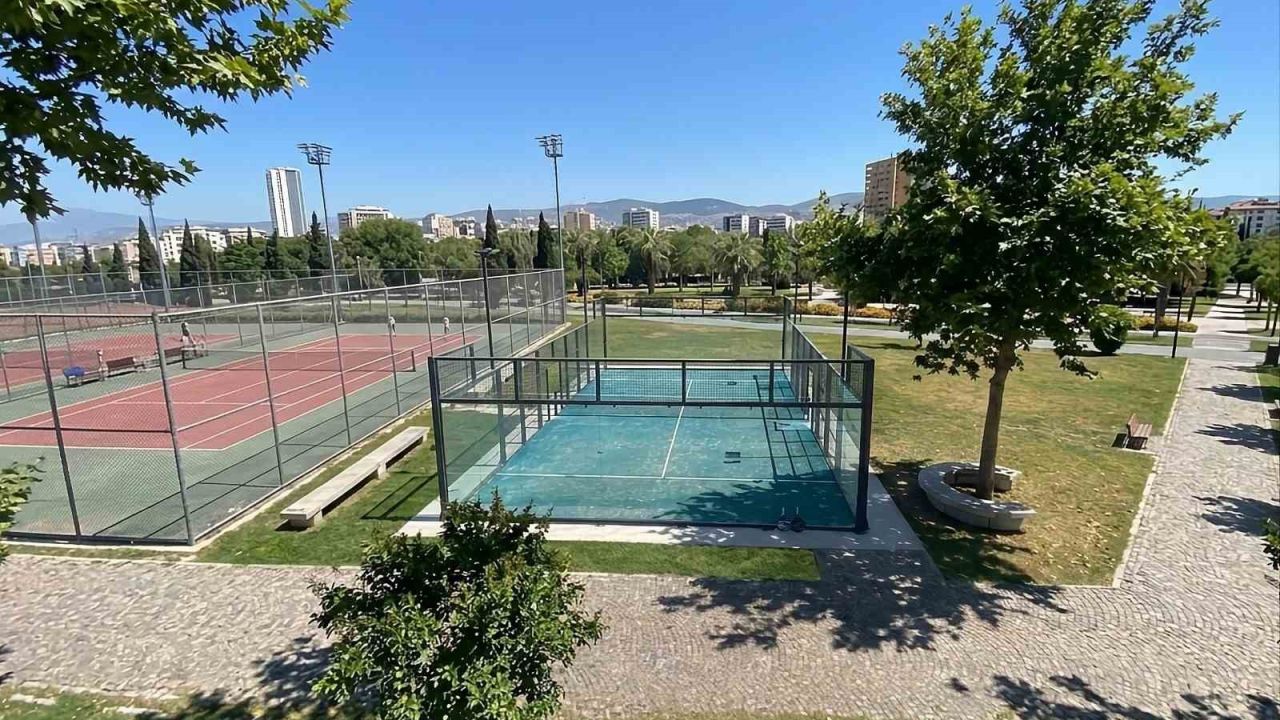 Bostanlı Sahili’ne yeni padel kortları geliyor