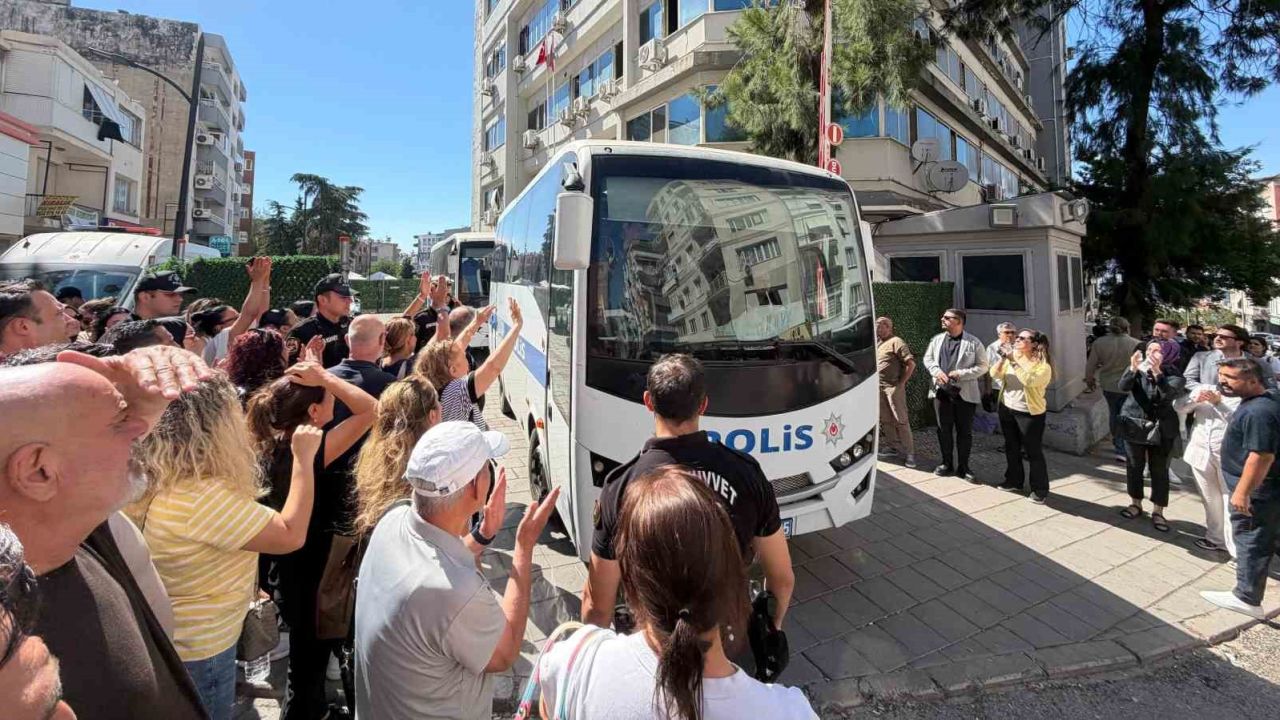 Buca Belediyesine yolsuzluk operasyonunda şüpheliler hastaneye sevk edildi