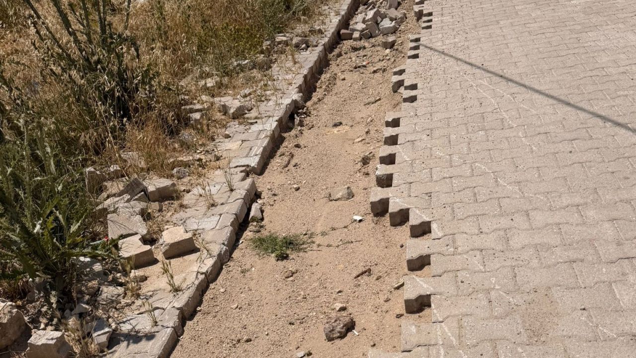 Buldan’da internet altyapı çalışması sebebiyle bozulan yollar vatandaşları mağdur etti