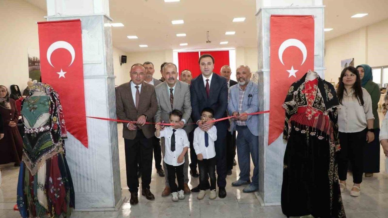 Çavdarhisar’da yılsonu sergisi açıldı