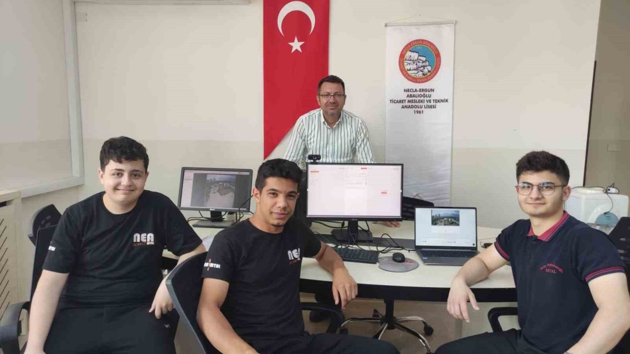 Denizlili gençlerin ‘Hava kalitesini izleyen akıllı göz’ pro