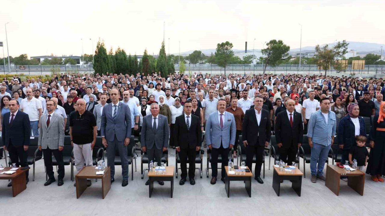 DOSTEK Kolejinde 228 öğrenci mezuniyet heyecanı yaşadı