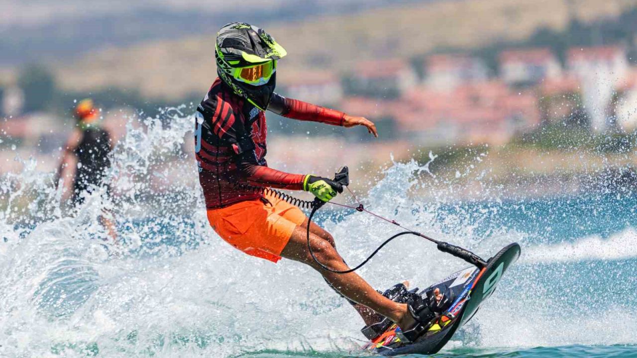 Dünya Motosurf Şampiyonası’nda heyecan başladı