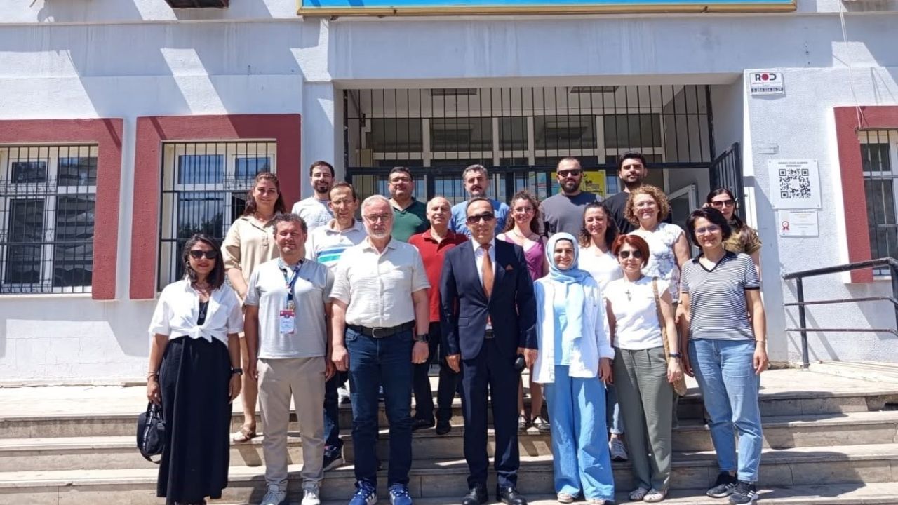 Efeler İlçe Milli Eğitim Müdürü Çomruk: "Hedefimiz değerlerine sahip çıkan nesiller yetiştirmek"
