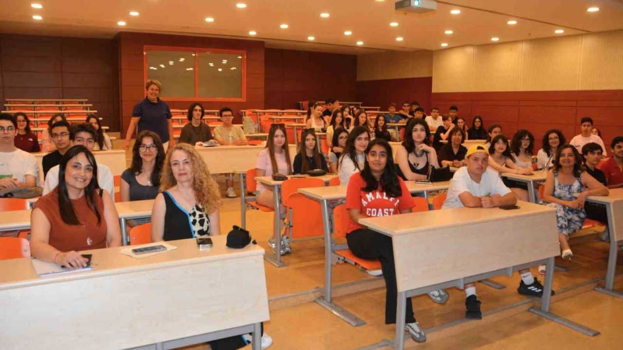 EÜ İletişim Fakültesinden lise öğrencilerine ’Yeni Medya ve Podcast Atölyesi’
