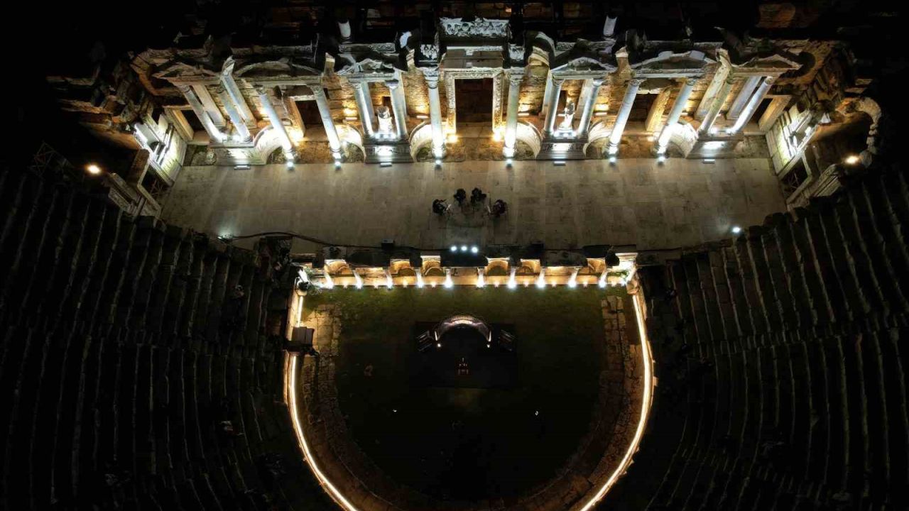 Hierapolis’te gece müzeciliğinde yeni sezon başladı