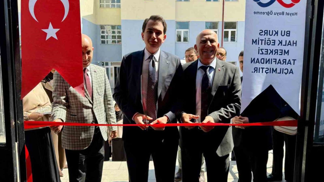 Hisarcık’ta giyim sergisi açıldı