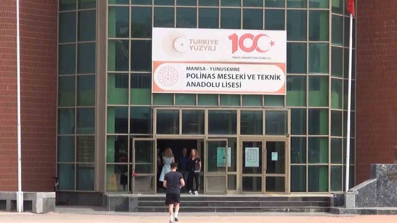 Kapılar kapanmadan sınava yetiştiler