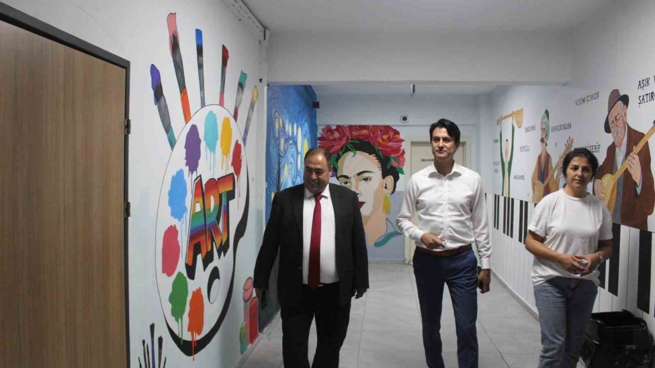 Köyceğiz’de okul duvarları renklendirildi