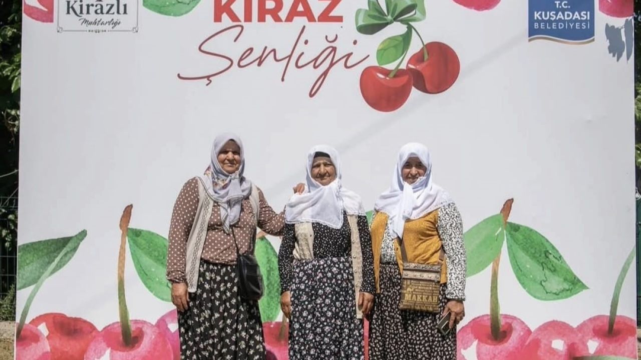 Kuşadası’ndaki Kiraz Şenliği binlerce ziyaretçiyi ağırladı