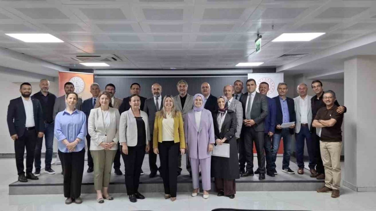 Kütahya’da Eğitim Kurumları Yönetici Yetiştirme Programı tamamlandı