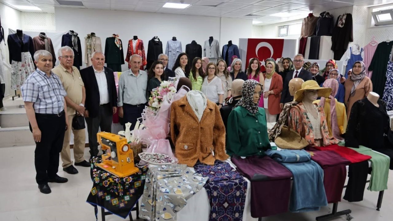 Kütahya’da kursiyerlerin el emeği eserleri sergilendi