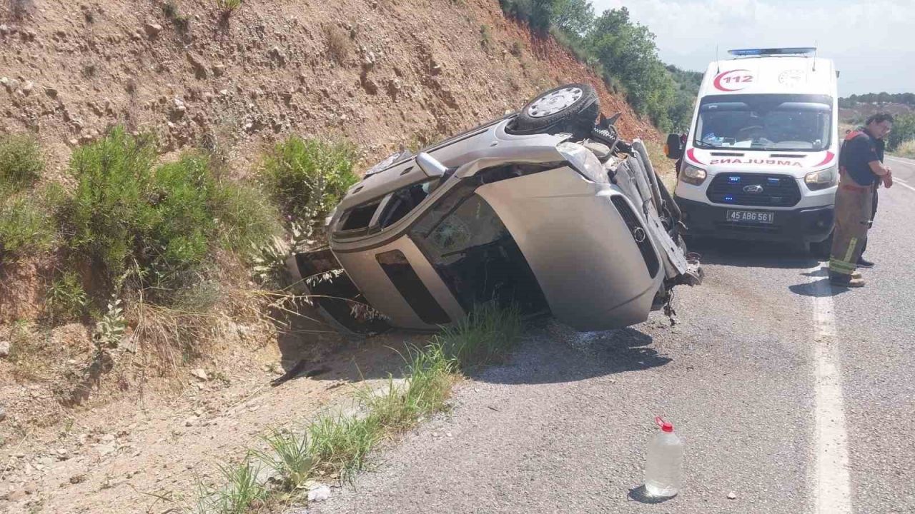 Manisa’da otomobil takla attı: 2 yaralı