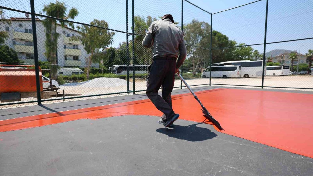 Marmaris’te beş mahalleye spor yatırımı