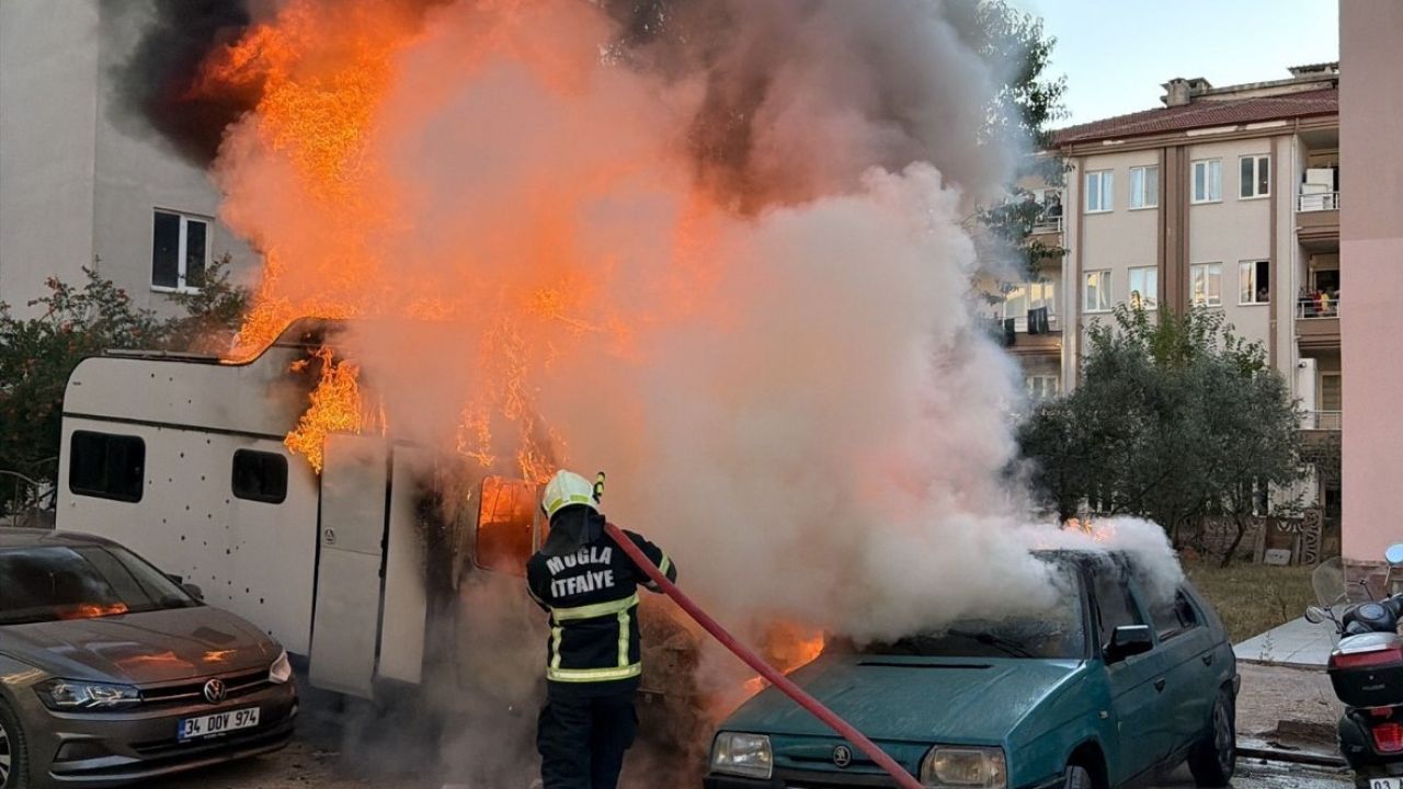 Menteşe’de karavan küle döndü