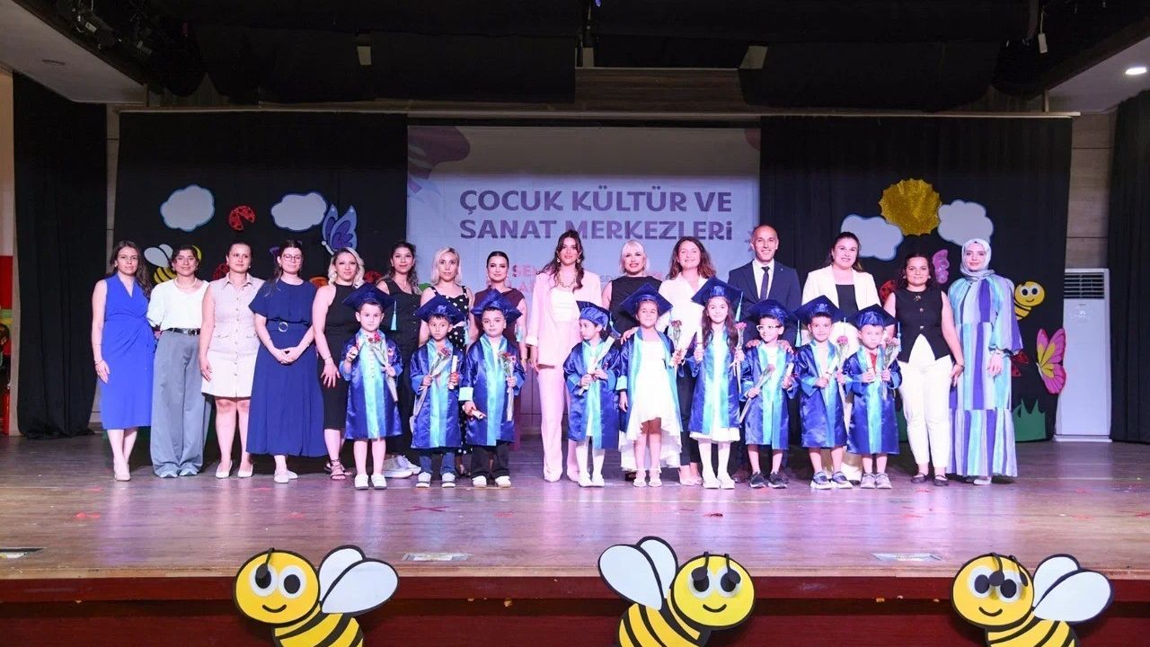 Minikler gösterileriyle ailelerini gururlandırdı