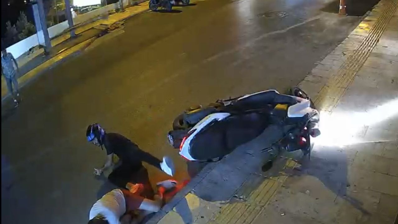 Motosiklet kazası güvenlik kamerasına yansıdı