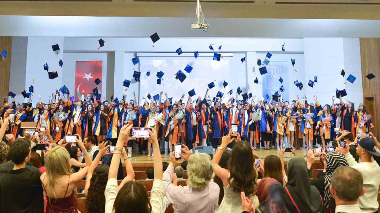 MSKÜ Teknoloji Fakültesi mezunlarını uğurladı