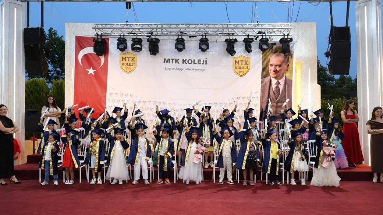 MTK Koleji’nde hem mezuniyet hem karne heyecanı