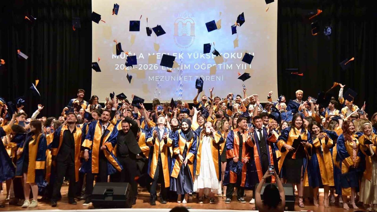 Muğla MYO’da mezuniyet sevinci