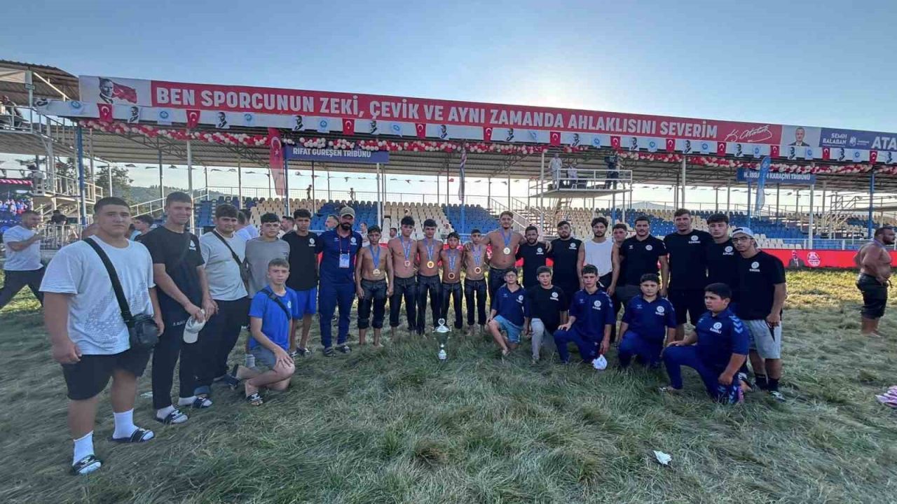 Muğla’nın güreşçileri Manisa’da 6 madalya ile döndü