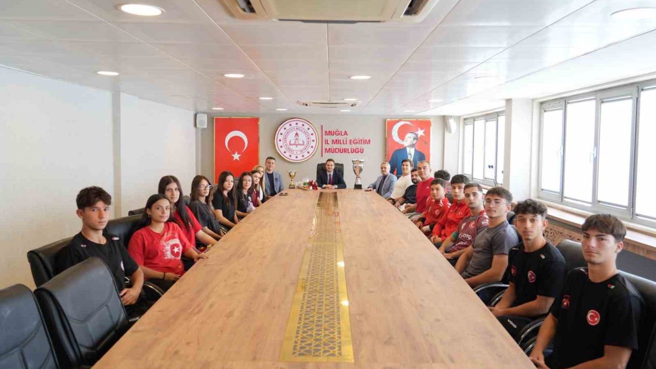 Muğla’nın şampiyon öğrencileri İl Milli Eğitim Müdürü Çay ile bir araya geldi