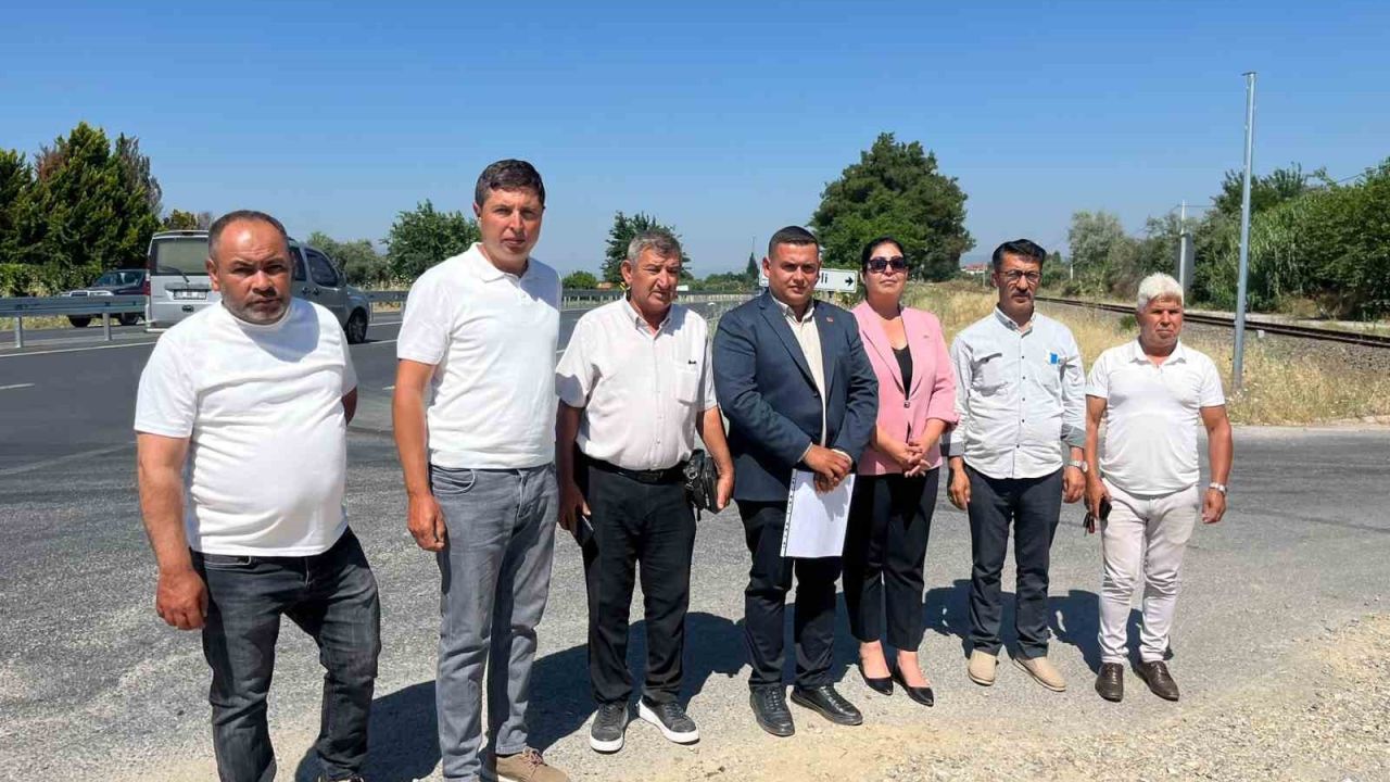Muhtarlardan karayollarına refüj tepkisi