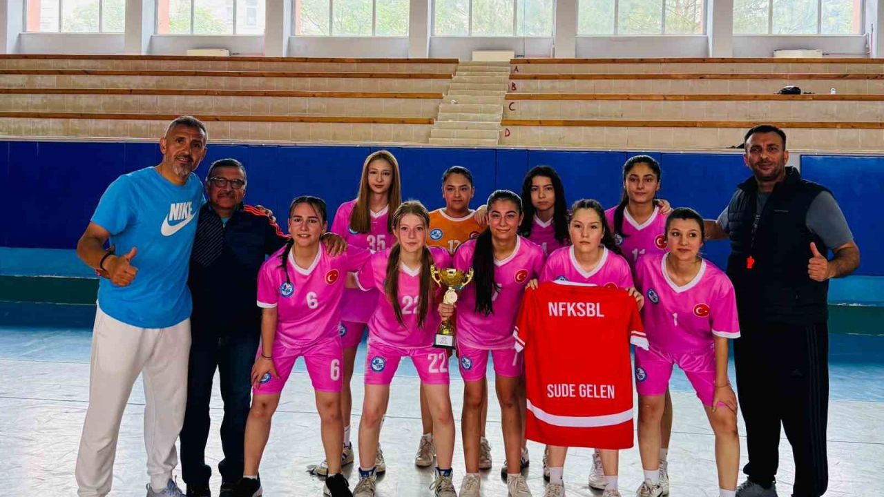 Salihli Sosyal Bilimler Lisesi’nden çifte şampiyonluk