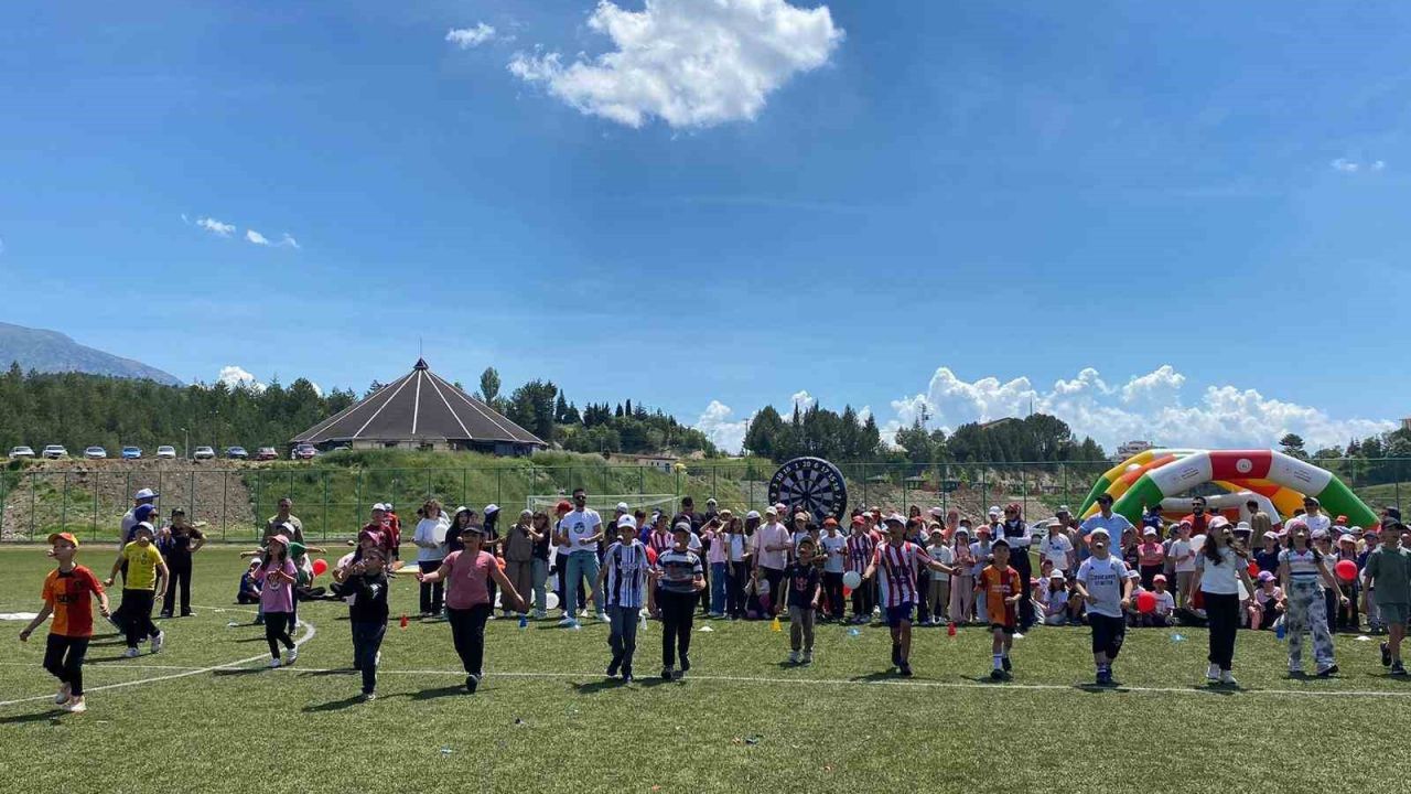 Şaphane’de çocuk oyunları ve uçurtma şenliği coşkusu
