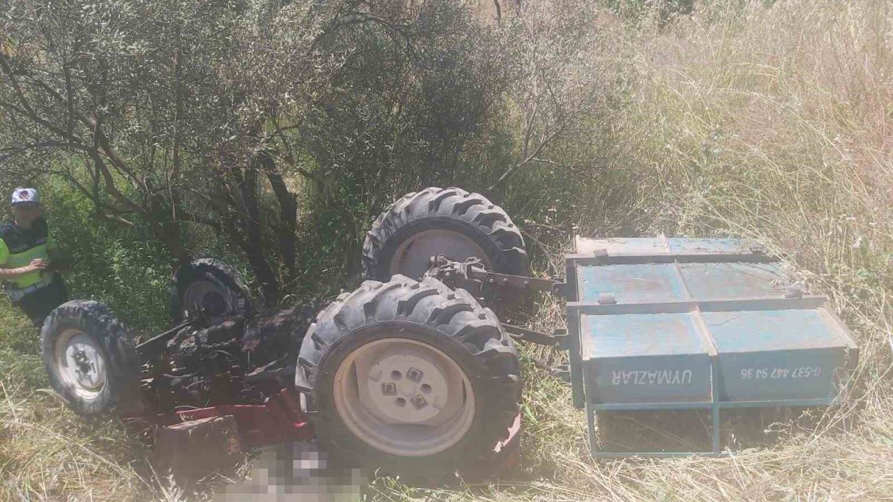 Şarampole düşen traktörünün altında hayatını kaybetti