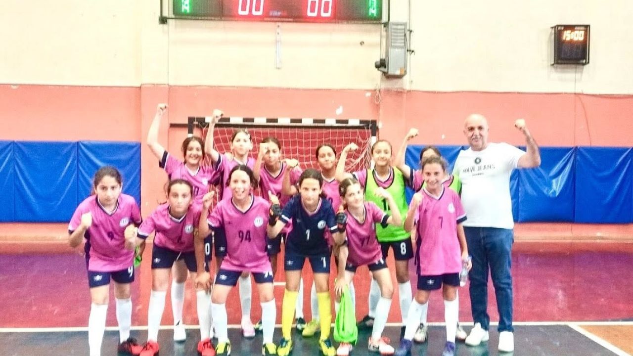 Şehit Rıfat Tunçbilek Ortaokulu’ndan futsalda önemli dereceler